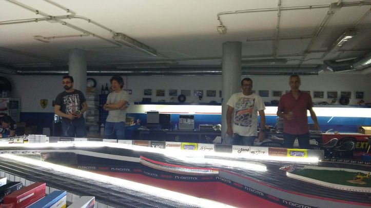 Primera màniga a punt.